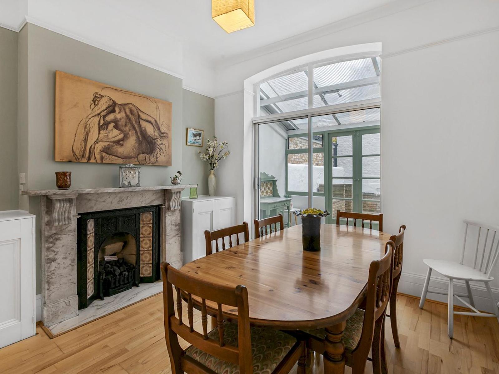Ferienhaus Pass The Keys Elegant Getaway House In Vibrant Clapham Juction *