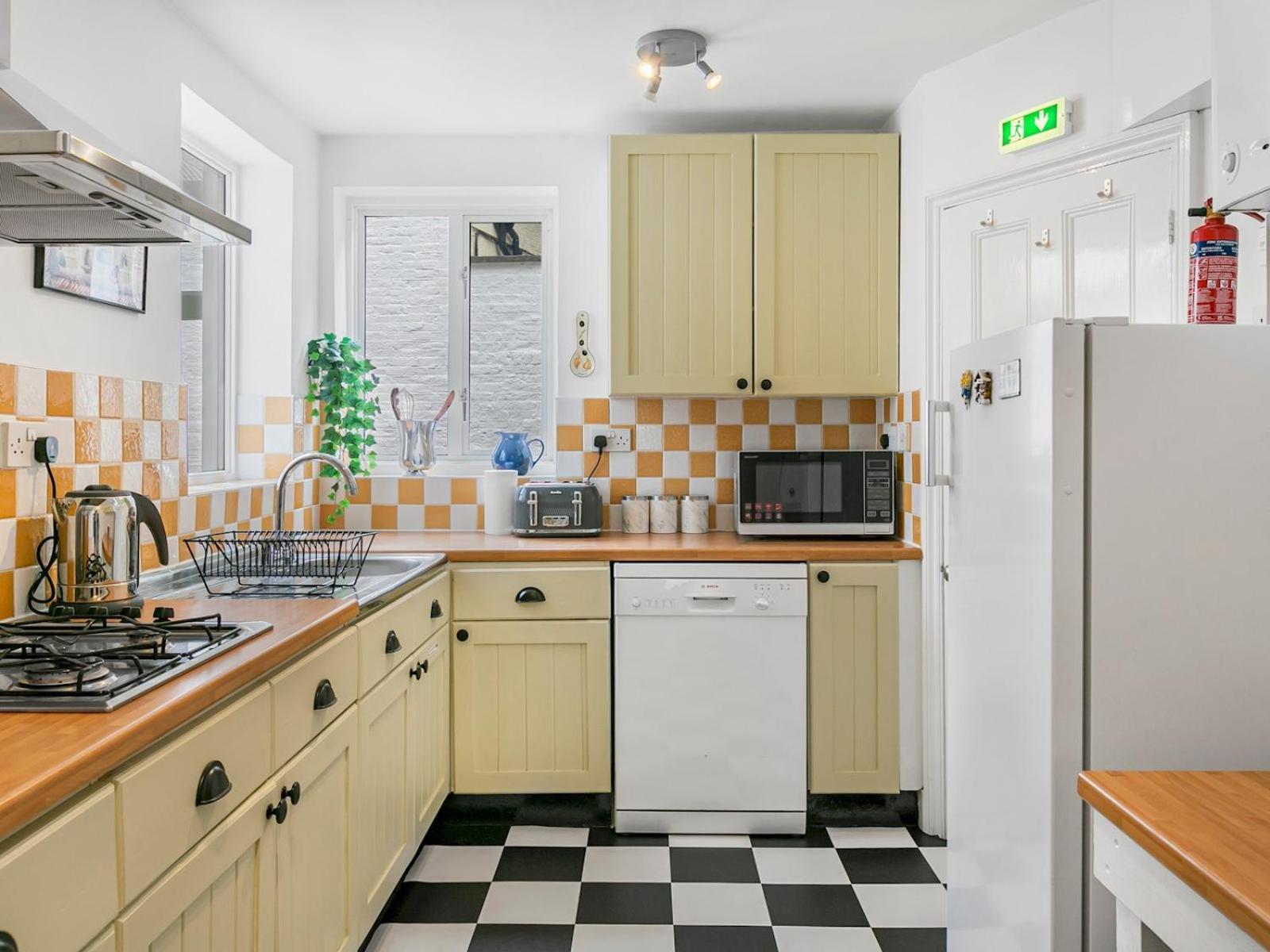 Ferienhaus Pass The Keys Elegant Getaway House In Vibrant Clapham Juction